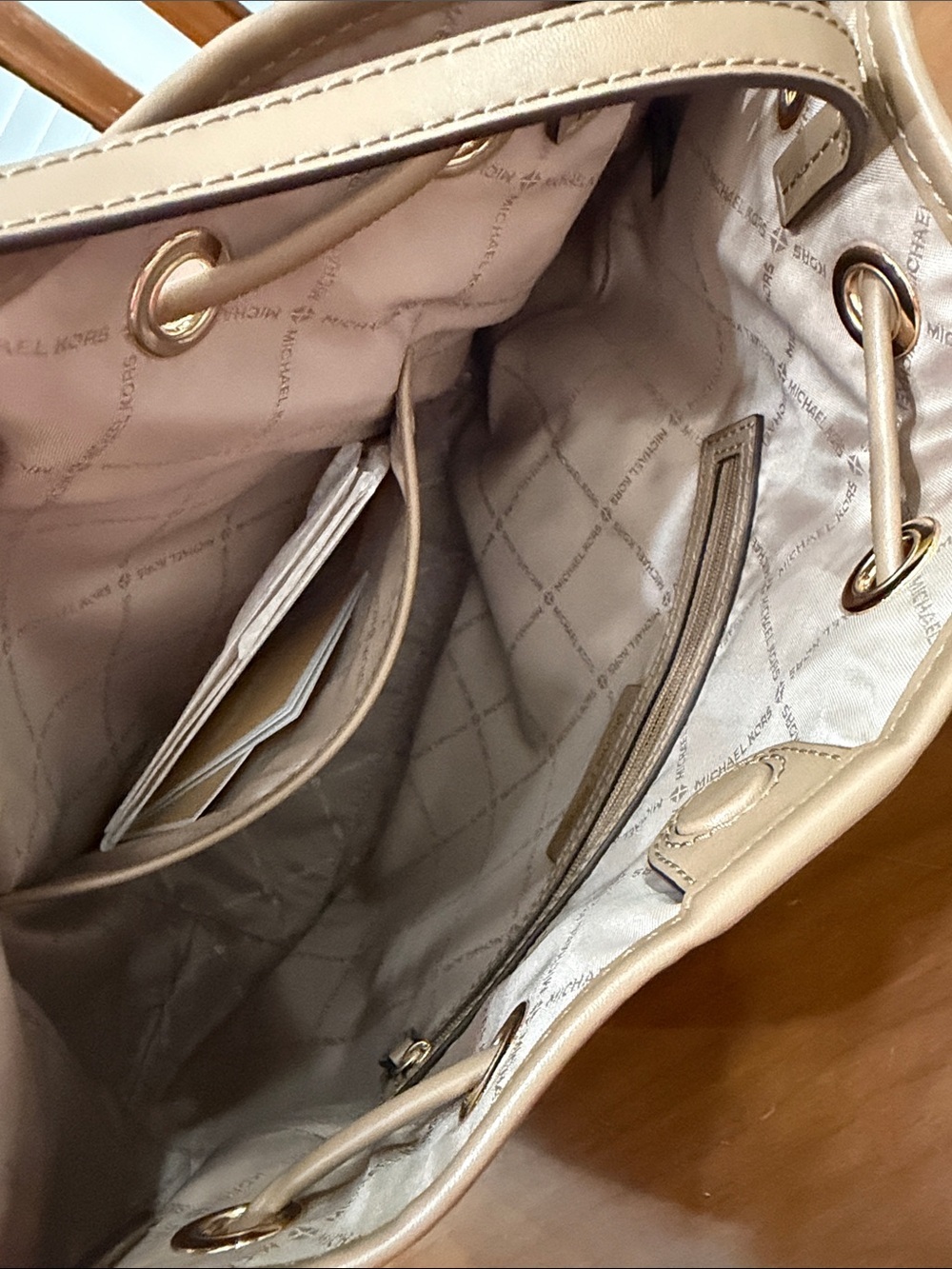 Michael Kors Pebbled Leather Drawstring Shoulder bucket Bag in Taupe - Picture 4 of 8